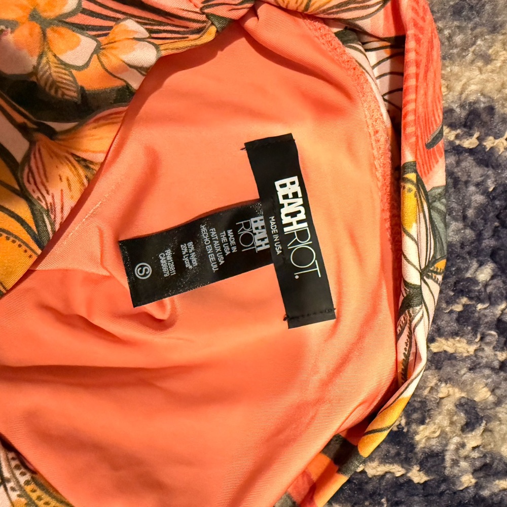 Beach Riot Tropical Print - Picture 2 of 2